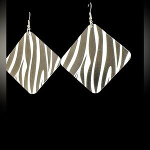 41E Zebra‎ Print Square Earrings